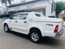 https://riyasewana.com/uploads/toyota-hilux-champ-2015-28150312863.jpg