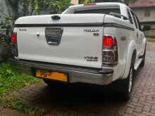 https://riyasewana.com/uploads/toyota-hilux-champ-2015-611181812563.jpg