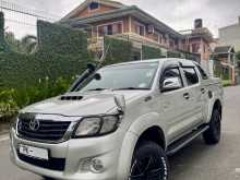 https://riyasewana.com/uploads/toyota-hilux-champ-2016-714152712702.jpg