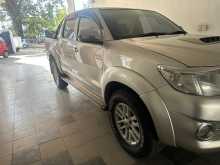 https://riyasewana.com/uploads/toyota-hilux-champ-23101327144.jpg