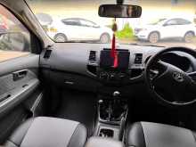 https://riyasewana.com/uploads/toyota-hilux-champ-30172400835.jpg