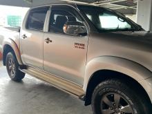 https://riyasewana.com/uploads/toyota-hilux-champ-717340117843.jpg