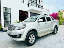 https://riyasewana.com/uploads/toyota-hilux-g-1123033332.jpg
