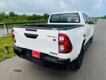 https://riyasewana.com/uploads/toyota-hilux-gr-121445454263.jpg