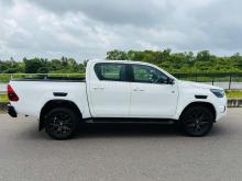 https://riyasewana.com/uploads/toyota-hilux-gr-121446146726.jpg