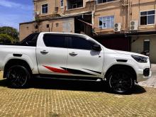 https://riyasewana.com/uploads/toyota-hilux-gr-1512230524882.jpg