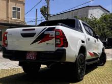 https://riyasewana.com/uploads/toyota-hilux-gr-1512230624253.jpg