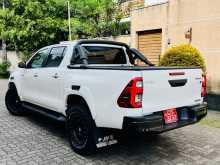 https://riyasewana.com/uploads/toyota-hilux-gr-2023-1316583812934.jpg