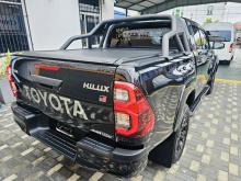 https://riyasewana.com/uploads/toyota-hilux-gr-2111442824902.jpg