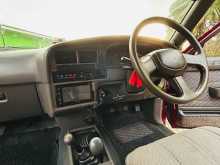 https://riyasewana.com/uploads/toyota-hilux-ln-1990-2813085612443.jpg
