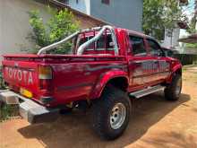 https://riyasewana.com/uploads/toyota-hilux-ln106-1990-2411490812133.jpg