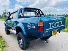 https://riyasewana.com/uploads/toyota-hilux-ln107-1992-514023812644.jpg