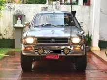 https://riyasewana.com/uploads/toyota-hilux-ln107-1993-1019412712162.jpg