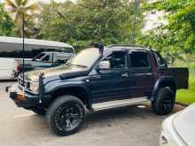 https://riyasewana.com/uploads/toyota-hilux-ln165-1999-159263912312.jpg