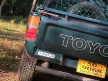 https://riyasewana.com/uploads/toyota-hilux-ln85-1988-2615321012894.jpg