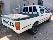 https://riyasewana.com/uploads/toyota-hilux-ln85-1992-811125112164.jpg