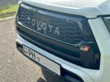 https://riyasewana.com/uploads/toyota-hilux-low-415471417206.jpg