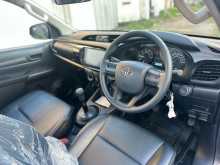 https://riyasewana.com/uploads/toyota-hilux-revo-13120604206.jpg
