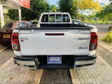 https://riyasewana.com/uploads/toyota-hilux-revo-1917284724153.jpg