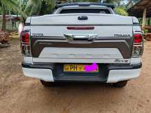 https://riyasewana.com/uploads/toyota-hilux-revo-2016-713081612014.jpg