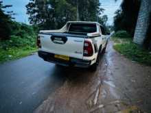 https://riyasewana.com/uploads/toyota-hilux-revo-2017-31014112212.jpg