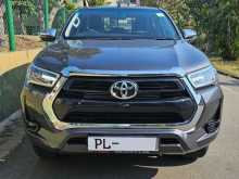 Toyota Hilux REVO V 2025 Pickup