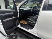 https://riyasewana.com/uploads/toyota-hilux-revo-2510103524101.jpg