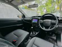 https://riyasewana.com/uploads/toyota-hilux-revo-25171427126.jpg