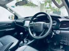 https://riyasewana.com/uploads/toyota-hilux-revo-25171427225.jpg