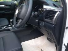 https://riyasewana.com/uploads/toyota-hilux-revo-41319536404.jpg