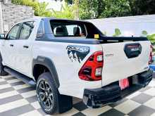 https://riyasewana.com/uploads/toyota-hilux-revo-71065822222.jpg
