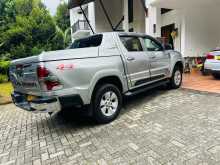 https://riyasewana.com/uploads/toyota-hilux-revolution-2016-127344112452.jpg
