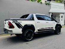 https://riyasewana.com/uploads/toyota-hilux-rocco-1014424024161.jpg