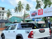 https://riyasewana.com/uploads/toyota-hilux-rocco-159440110076.jpg