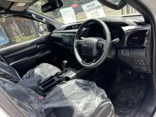 https://riyasewana.com/uploads/toyota-hilux-rocco-511452817535.jpg