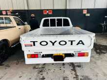 https://riyasewana.com/uploads/toyota-hilux-single-420465922762.jpg