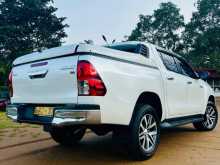 https://riyasewana.com/uploads/toyota-hilux-v-2018-2816304612532.jpg