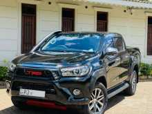 Toyota HILUX V Grade 2019 Pickup