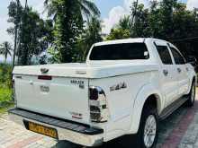 https://riyasewana.com/uploads/toyota-hilux-vego-21627514752.jpg