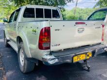 https://riyasewana.com/uploads/toyota-hilux-vigo-11315086306.jpg