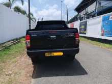 https://riyasewana.com/uploads/toyota-hilux-vigo-131300444062.jpg