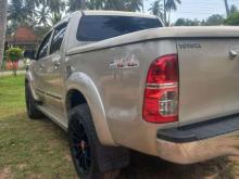 https://riyasewana.com/uploads/toyota-hilux-vigo-132228186895.jpg