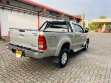 https://riyasewana.com/uploads/toyota-hilux-vigo-14110602435.jpg