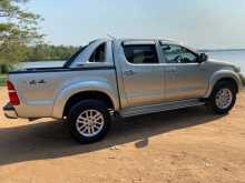 https://riyasewana.com/uploads/toyota-hilux-vigo-1683119354.jpg