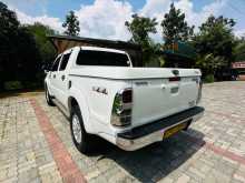 https://riyasewana.com/uploads/toyota-hilux-vigo-2012-914341612022.jpg
