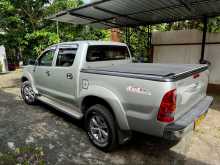 https://riyasewana.com/uploads/toyota-hilux-vigo-20170603732.jpg