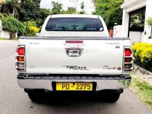 https://riyasewana.com/uploads/toyota-hilux-vigo-21650076982.jpg