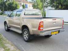 https://riyasewana.com/uploads/toyota-hilux-vigo-23635164402.jpg