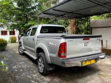 https://riyasewana.com/uploads/toyota-hilux-vigo-2394355664.jpg