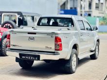 https://riyasewana.com/uploads/toyota-hilux-vigo-2512144417194.jpg